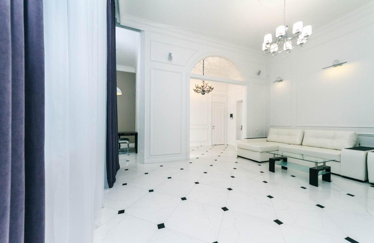 Luxury Beatiful Apartment On Pyshkinska Street Kijev Kültér fotó