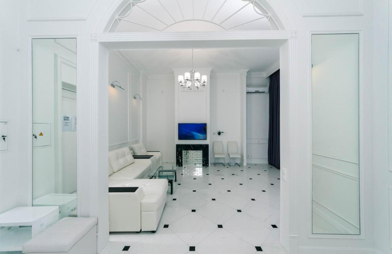 Luxury Beatiful Apartment On Pyshkinska Street Kijev Kültér fotó