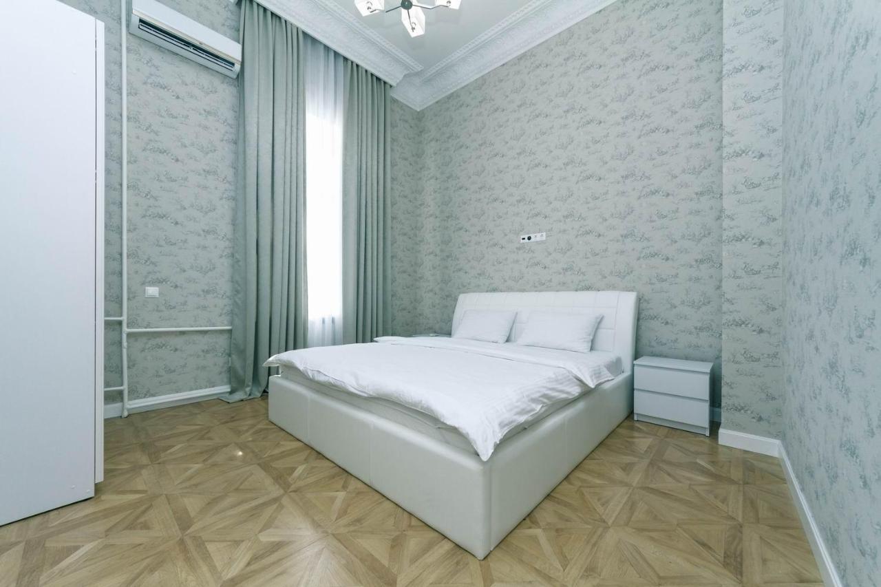 Luxury Beatiful Apartment On Pyshkinska Street Kijev Kültér fotó