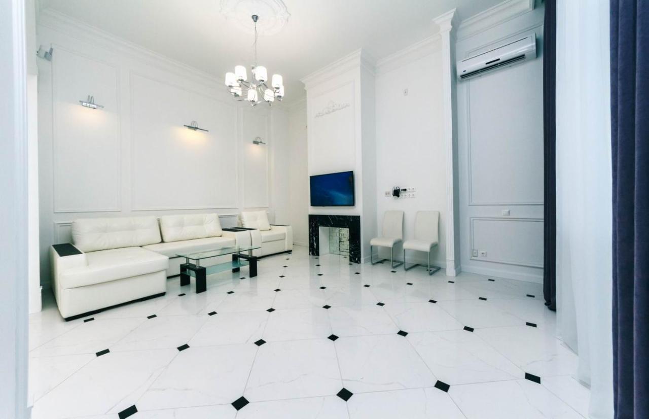Luxury Beatiful Apartment On Pyshkinska Street Kijev Kültér fotó